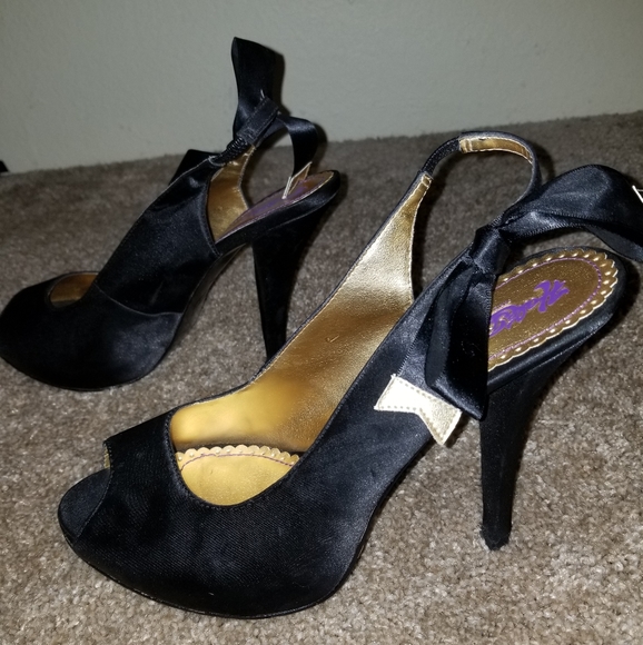 Hale Bob black heels with strappy back and bow - Picture 3 of 5